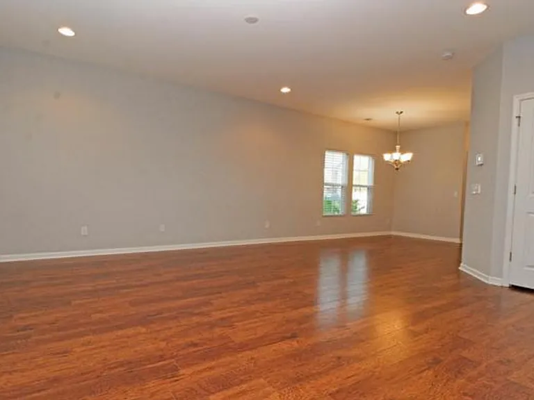 218 Tuscany Ct — Photo 6