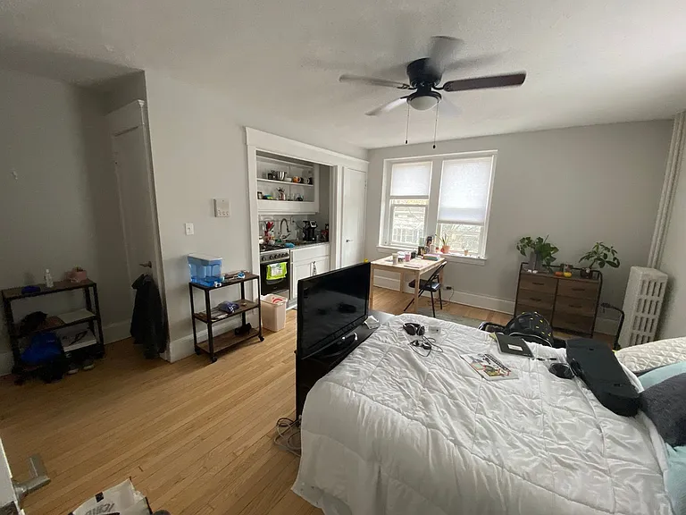 100 Howe Street — Photo 158