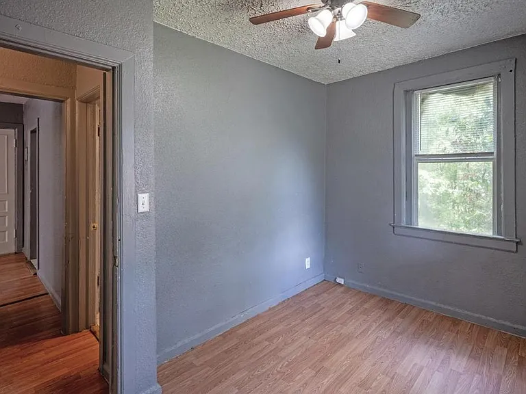 1526 W 22nd St — Photo 11