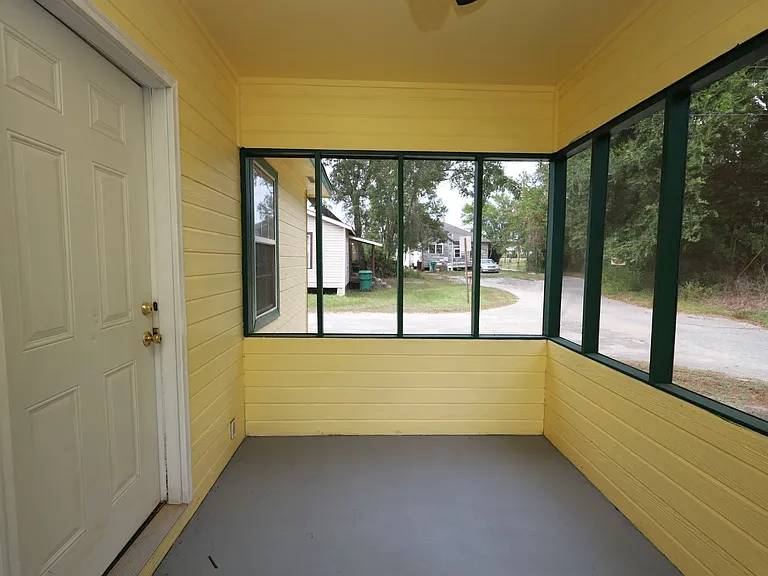 206 Warren St — Photo 2