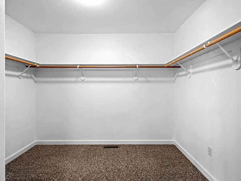 20700 Nicolette Dr — Photo 18
