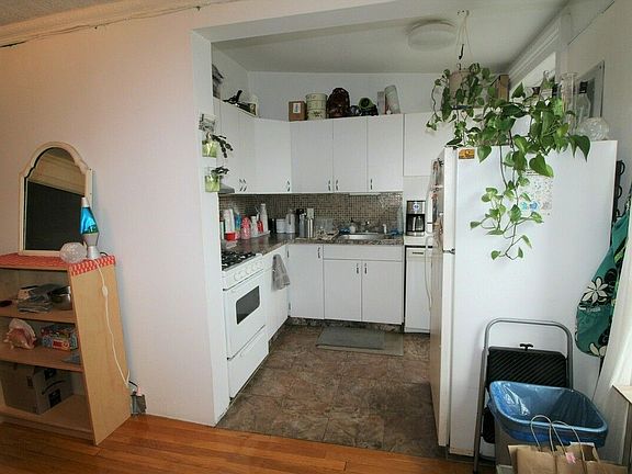 3rd image of 220 Union St #4