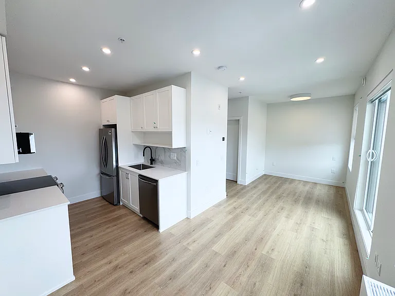 46185 Thomas Rd #404 — Photo 4