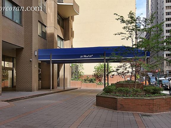 3rd image of 58 W 58th St APT 23B