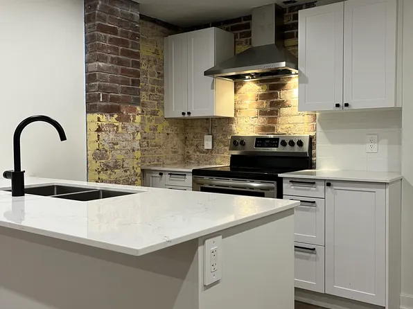 27 Peter St N #105, Orillia, ON L3V 4Y8