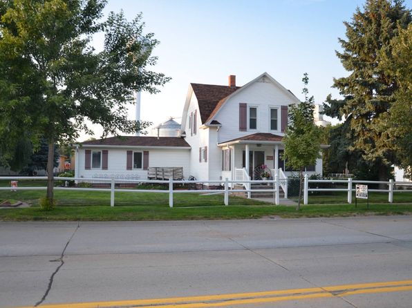 187 E 1st St, North Loup, NE 68859
