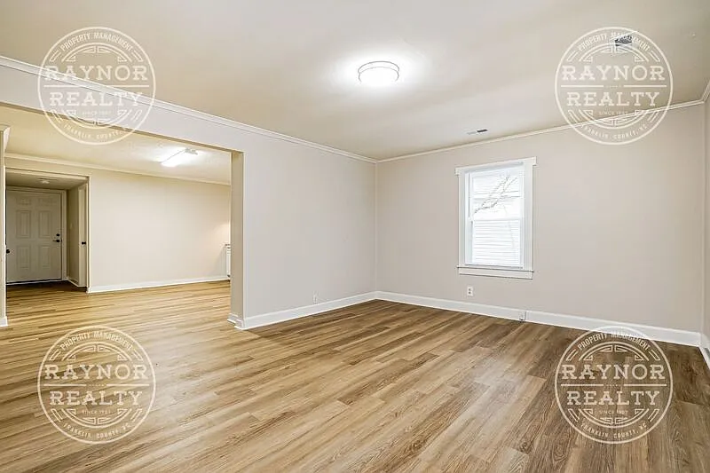 3 bed, 2.0 bath, 1138 sqft, $1,300 — Photo 4