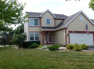 454 Rosewood Xing, Lindenhurst, IL 60046