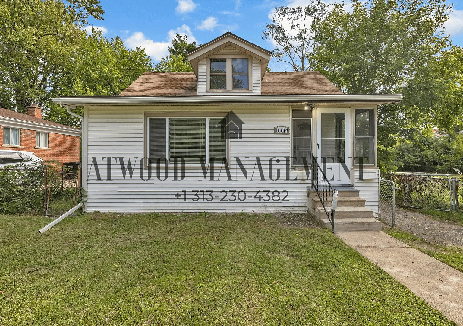 This beautifully updated 3-bedroom, 2-bath single-family home is ready for move-in! — Photo 1