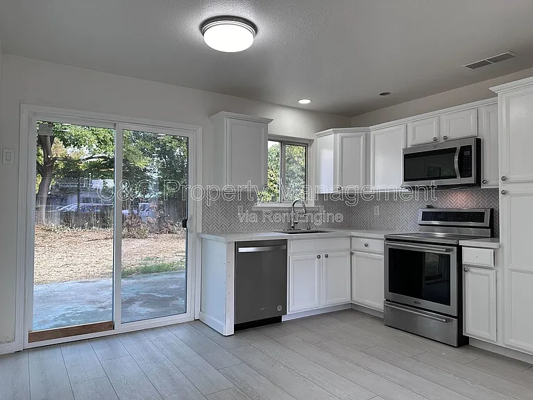 8709 Sangria Way — Photo 4