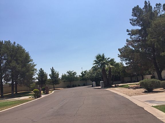 Exterior Neighborhood (street photo)