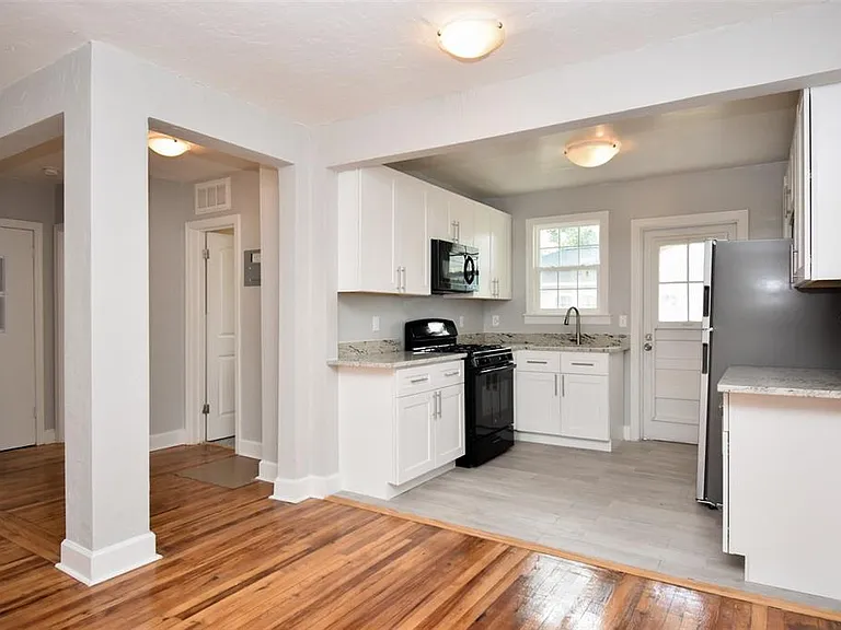 1028 NE 3rd Ave — Photo 3