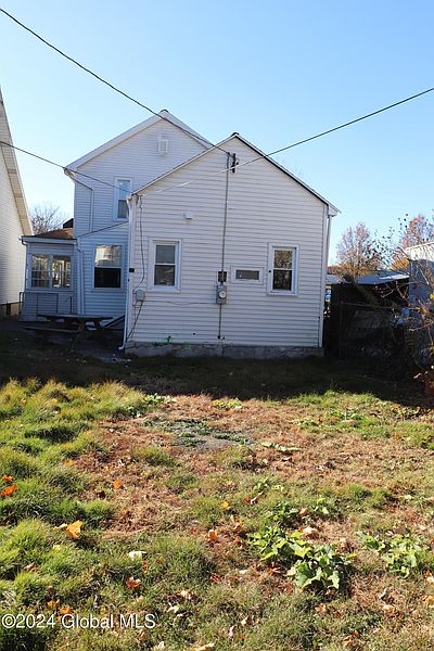 3rd image of 913 19th Street