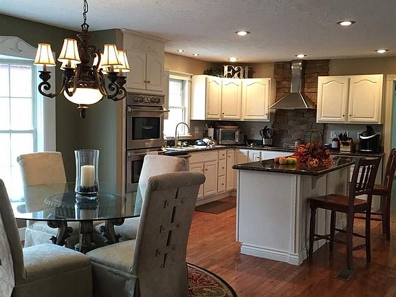 5th image of 168 Lora Ln