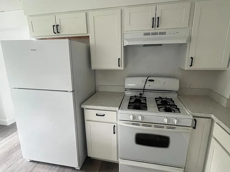 762 Broad St #B-1 — Photo 14