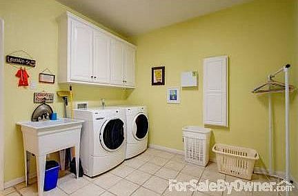 Laundry Room : Huge Laundry Room