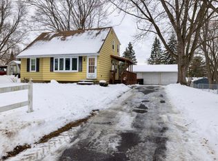 1442 Sandhurst Ave E, Maplewood, MN 55109