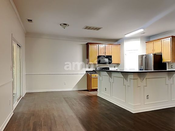 3rd image of 1407 Eastway Dr