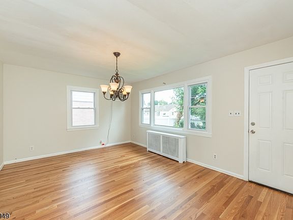5th image of 38 Avondale Ave