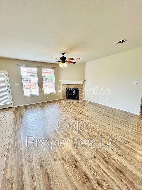 4 bed, 3.0 bath, 2708 sqft, $2,395 — Photo 3