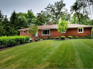 8471 Whitewood Rd, Brecksville, OH 44141