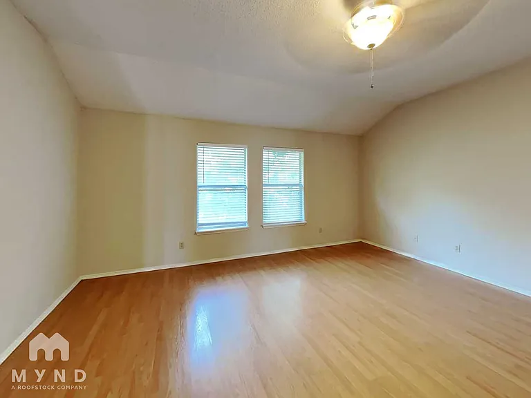 3205 Meadowview Dr — Photo 11