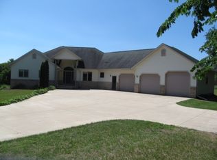 5963 Linda Ct, Mazomanie, WI 53560