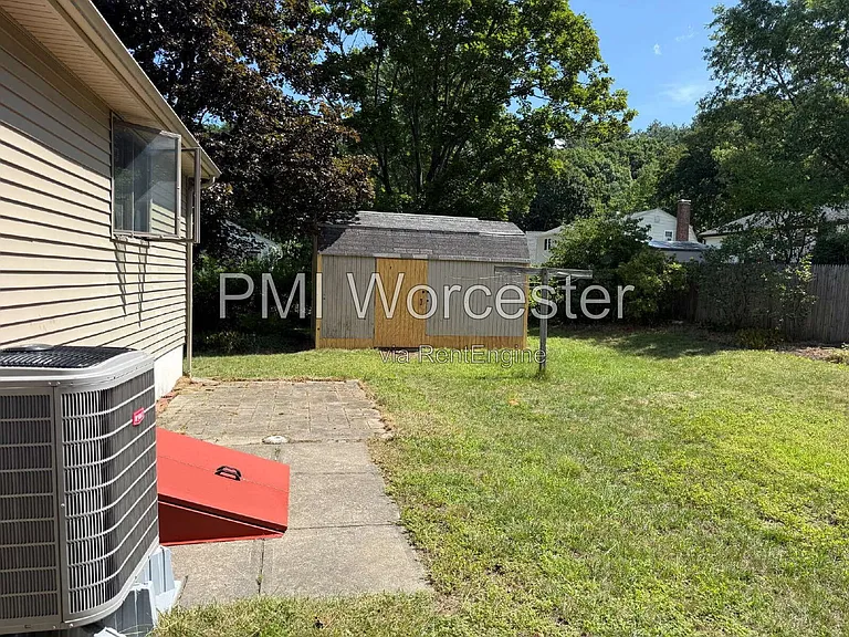 16 Seneca St — Photo 8