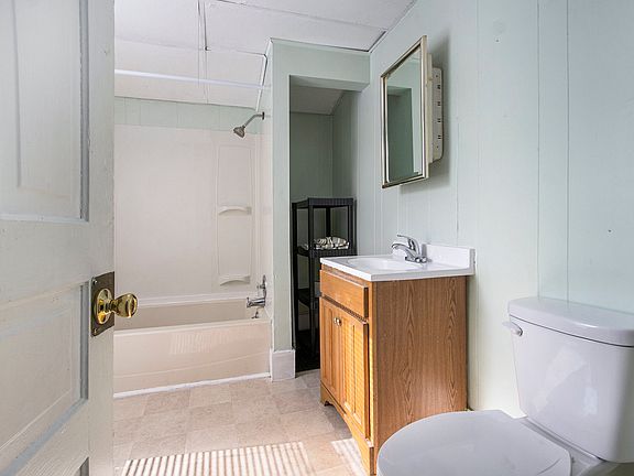4th image of 2032 S Burdick St #1
