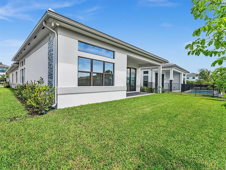 10032 Stockrun Dr — Photo 19