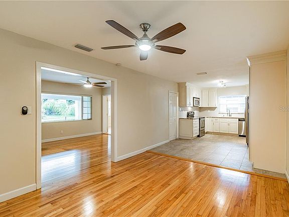 5th image of 214 S Bradford Ave