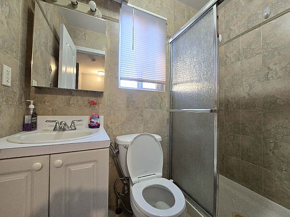 5th image of 3730 Hylan Blvd #1