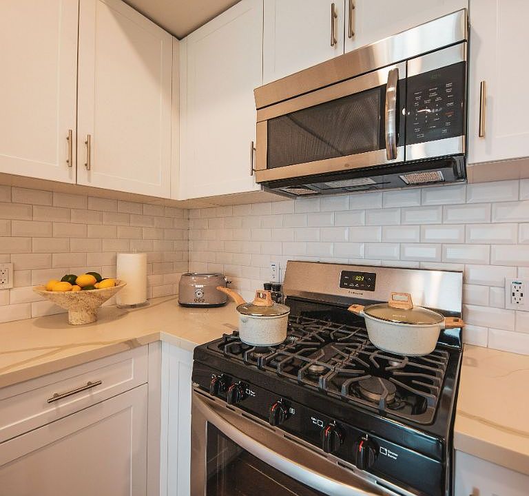 1st image of 832 S Mariposa Ave #306T