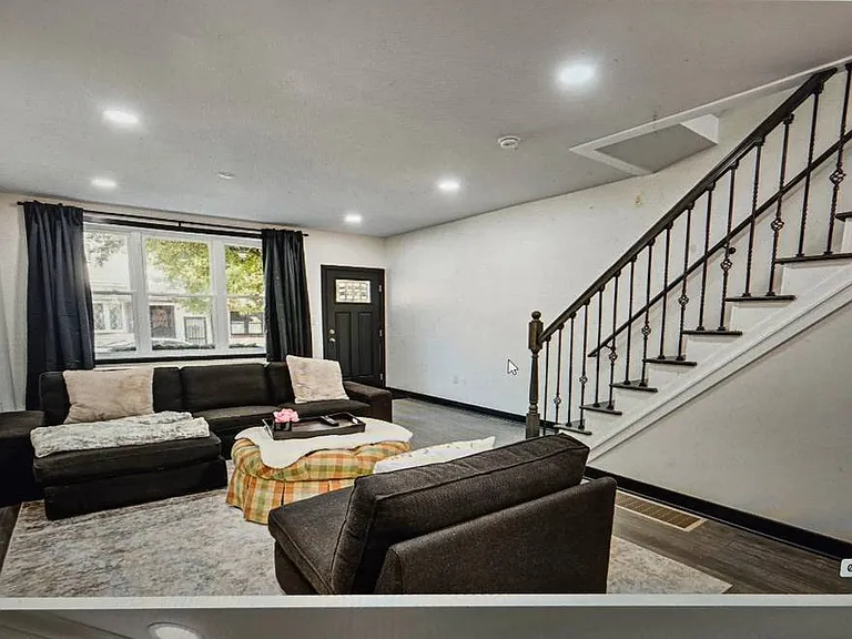 2070 E Dauphin St — Photo 5