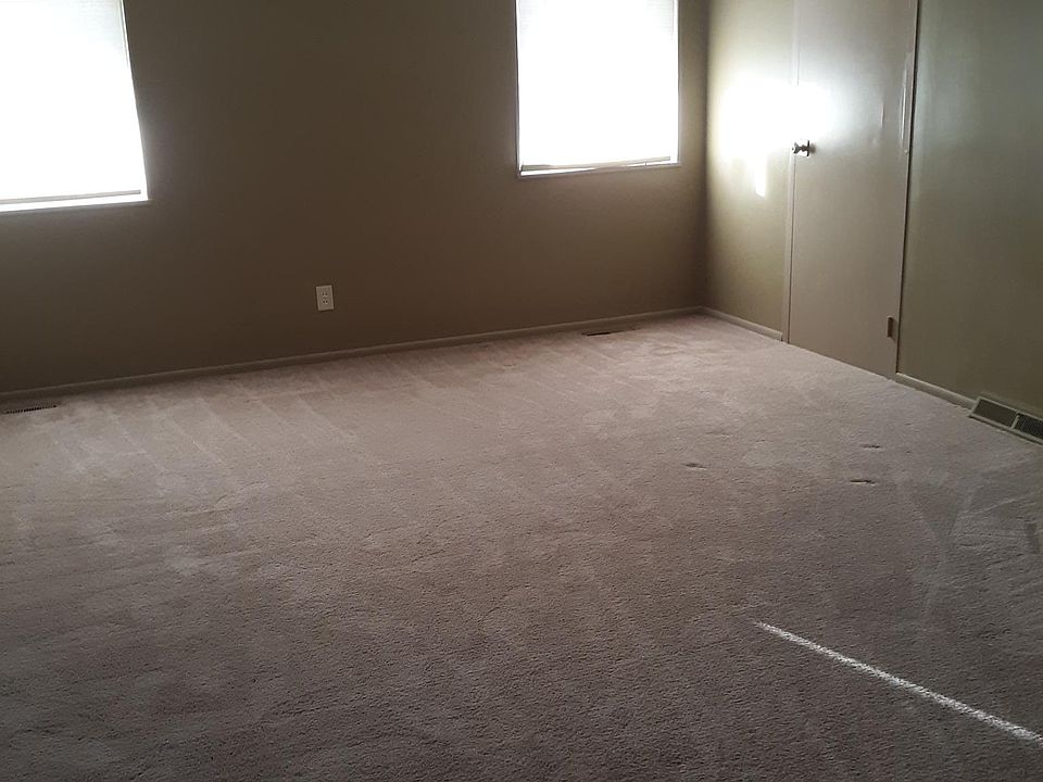 2nd image of 8525 Ridge Rd
