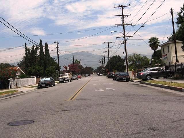 2nd image of 3758 Cypress Ave