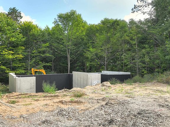 2nd image of 1387 Nightingale Ln