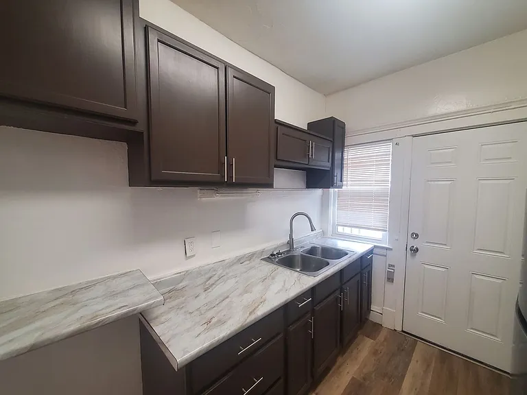 1446 E 115th St #4 — Photo 10
