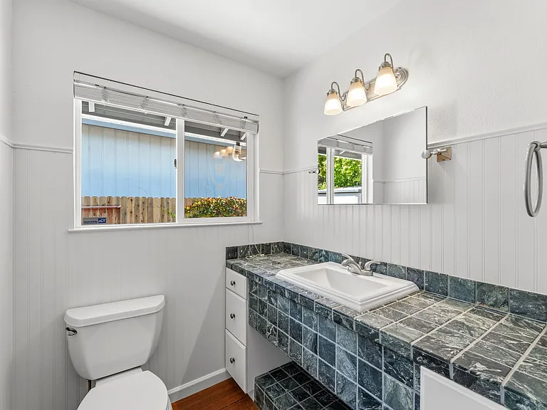 3072 Latham Ln — Photo 7