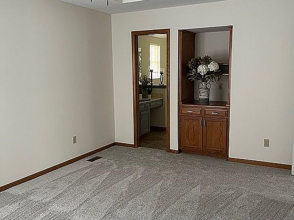5th image of 309 NE Woodbury Dr