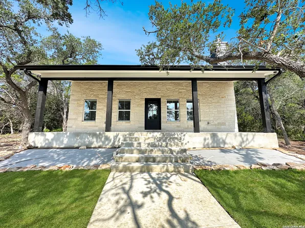 197 SPRING MOUNTAIN DR, Canyon Lake, TX 78133
