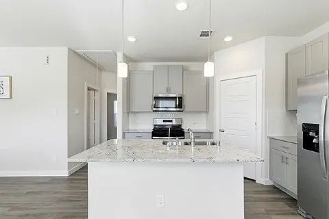 4th image of 216 Shore Pointe Ct