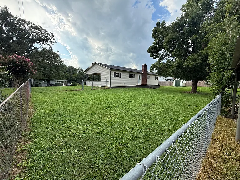 212 Hawkins Rd — Photo 6