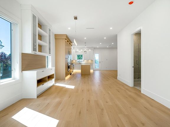 2nd image of 6139 Ashworth Ave #1