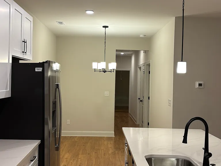 4817 Victoria Ave — Photo 9