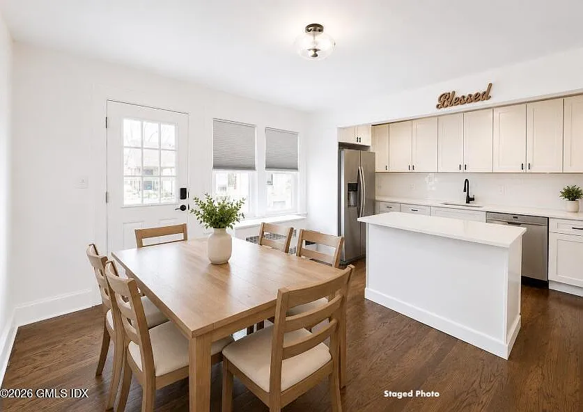 3 bed, 2.0 bath, 1200 sqft, $5,750 — Photo 3