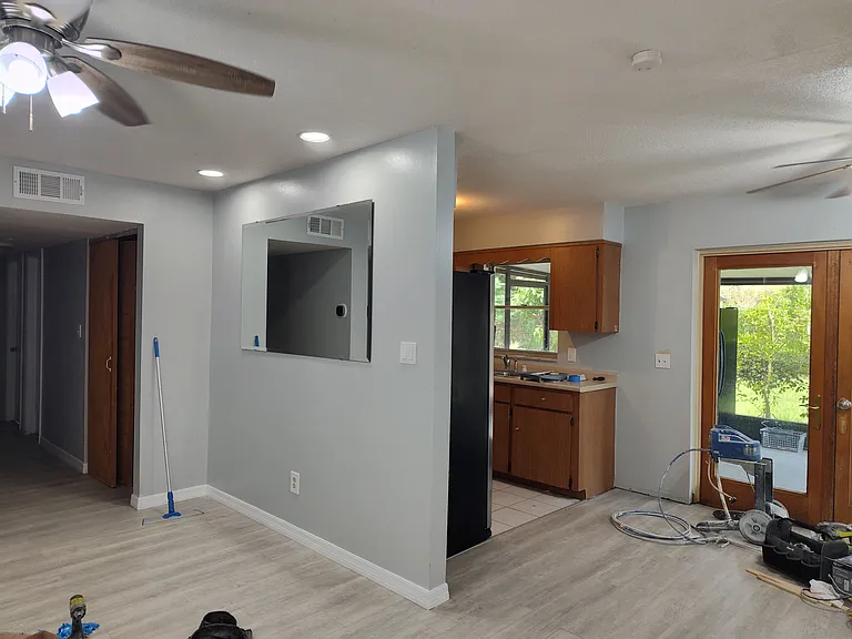 775 Hillview Dr — Photo 2