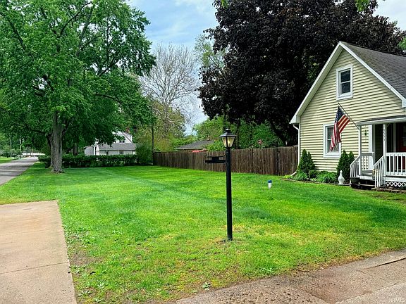 2nd image of 19553 Eaton Ave