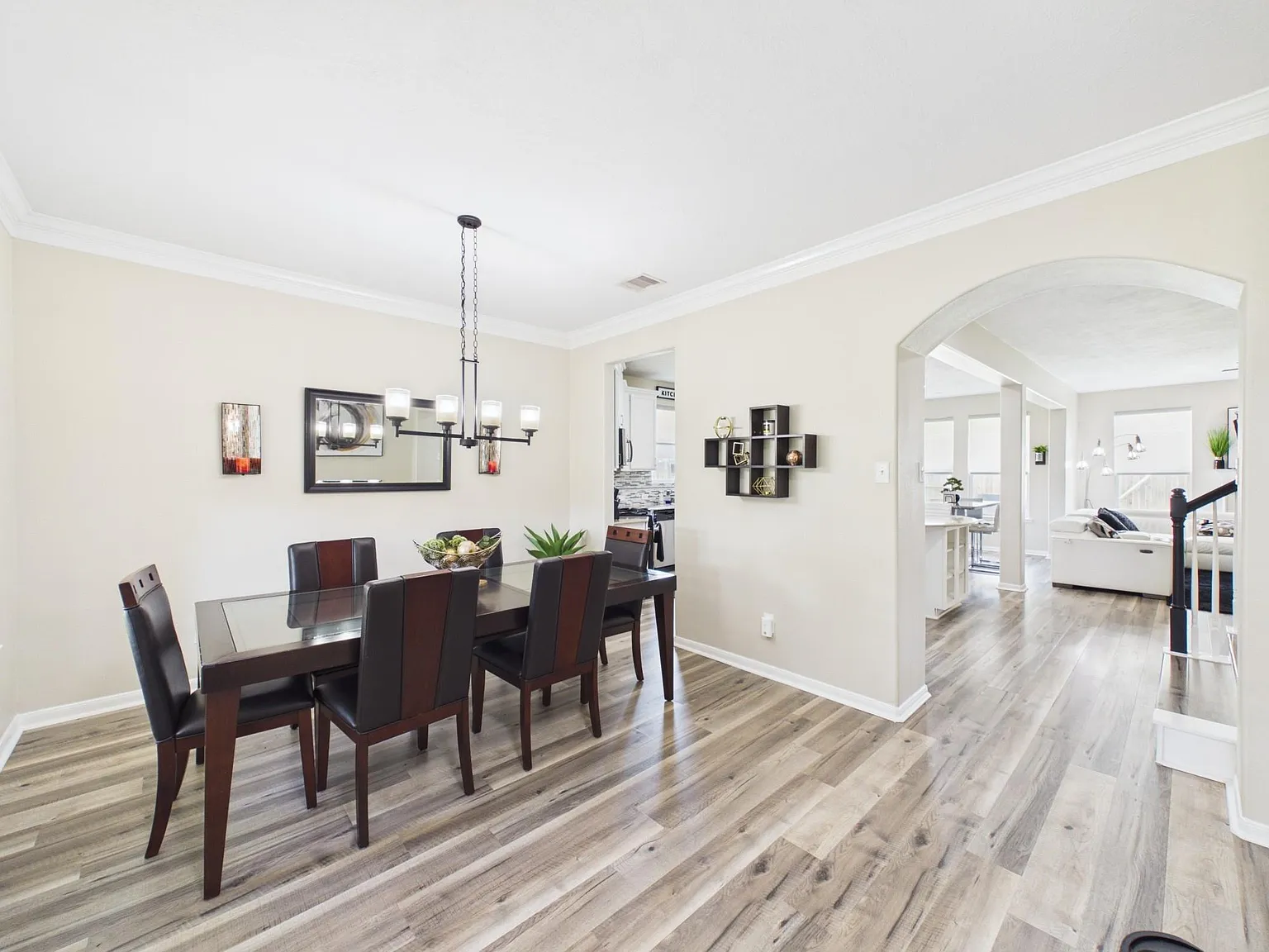 4 bed, 2.5 bath, 3074 sqft, $2,899 — Photo 4
