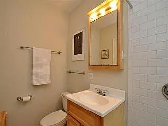 Studio, $2,400 — Photo 3